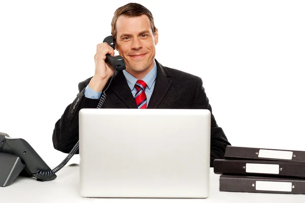 Hombre ejecutivo de comunicación con el cliente — Foto de Stock