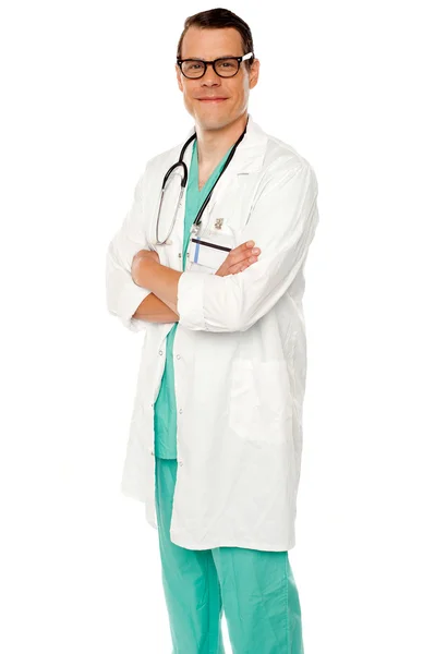 Bonito jovem especialista médico masculino posando — Fotografia de Stock