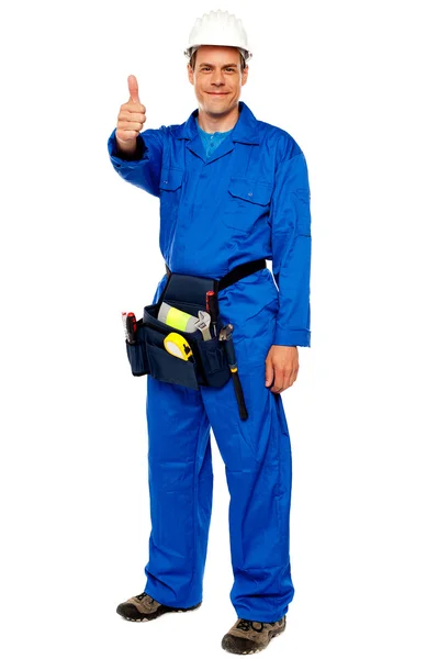 Dělník s taškou nástroje ukazuje palec — Stock fotografie