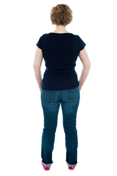 Vista trasera de la mujer posando con estilo — Foto de Stock