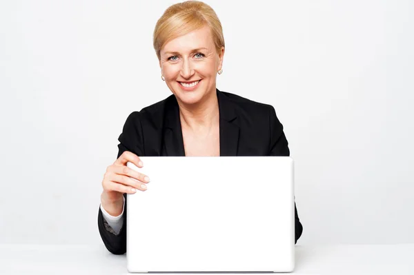 Secretary holding laptop flap, about to close — Stock Photo, Image