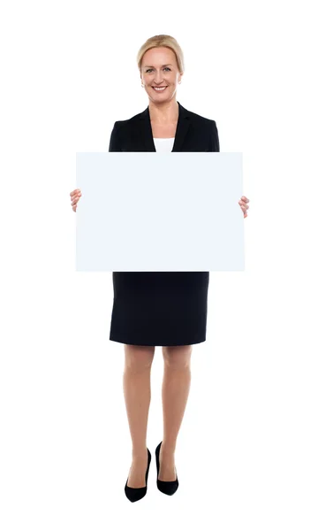Businesswoman showing blank white billboard — Stock Photo, Image