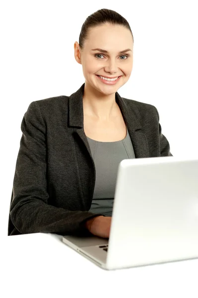 Business professional operating laptop — Stock Photo, Image