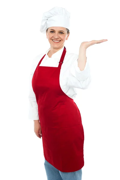 Smiling cook presenting copy space, open palm — Stock Photo, Image