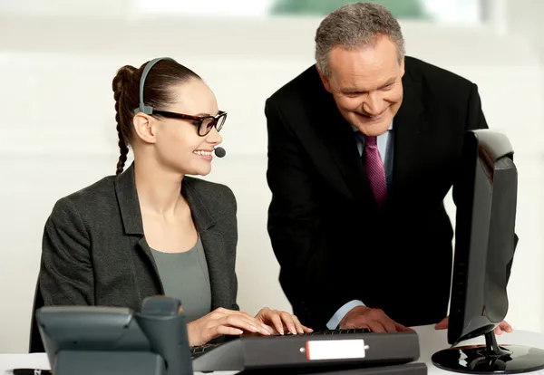 Corporate team working together on computer — Stock Photo, Image