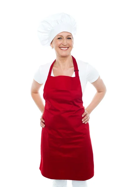 Vrouwelijke cook poseren met handen op haar taille — Stockfoto