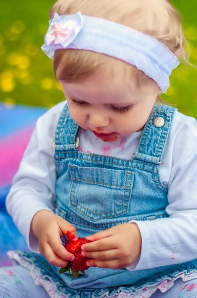 stock image Little girl with strawberry