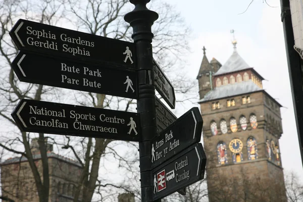Street Sign and Cardiff Castle — Stock Photo, Image