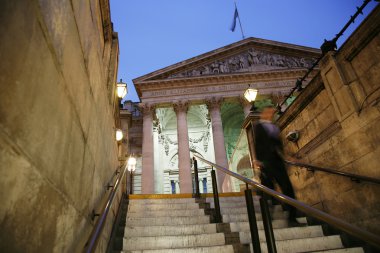 Royal exchange