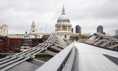 St paul's Katedrali ve millennium Köprüsü