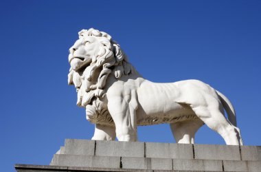 Westminster bridge aslan heykeli