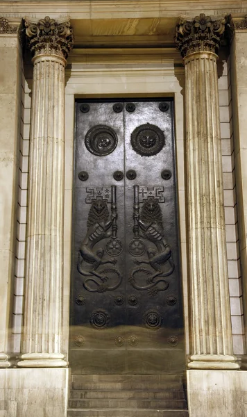 İngiltere Bankası'nın kapısı — Stok fotoğraf