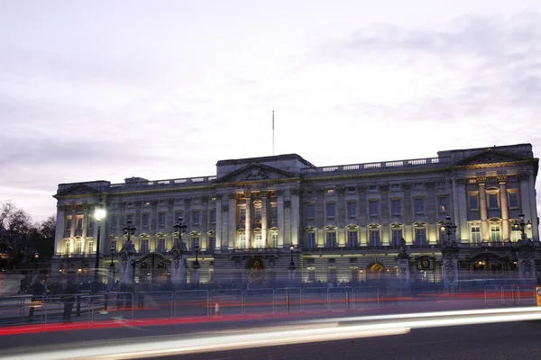 Buckinghamský palác v noci — Stock fotografie