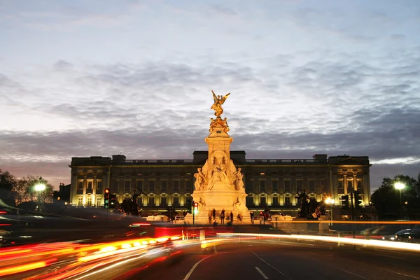 Buckingham-palota, az éjszakai — Stock Fotó