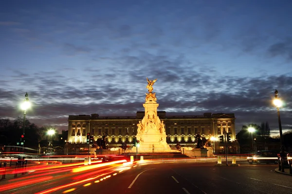 Palacio de Buckingham por la noche —  Fotos de Stock