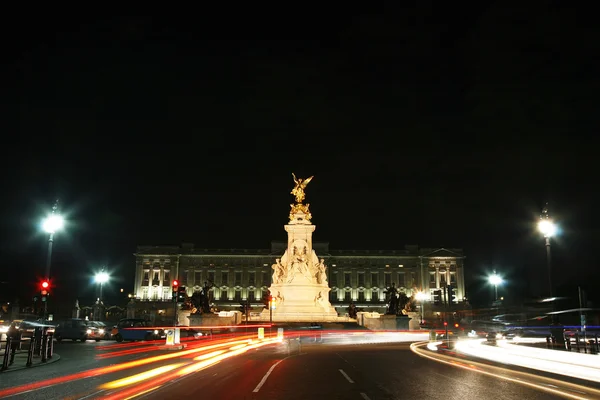 Buckinghamský palác v noci — Stock fotografie