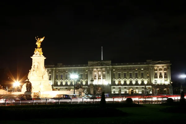 Buckingham Palace bei Nacht — Stockfoto