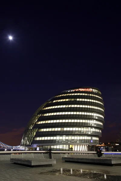 在晚上伦敦市政厅 — 图库照片