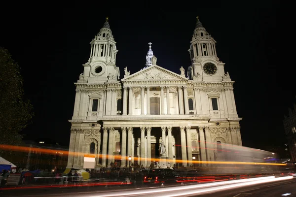 Catedral de São Paulo à noite — Fotografia de Stock