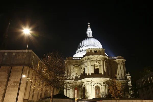 St Paul's Cathedral w nocy — Zdjęcie stockowe