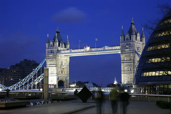 Tower Bridge w nocy — Zdjęcie stockowe
