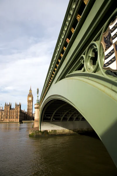 Биг Бен и Вестминстерский мост — стоковое фото
