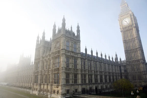 Palace of westminster i dimma — Stockfoto