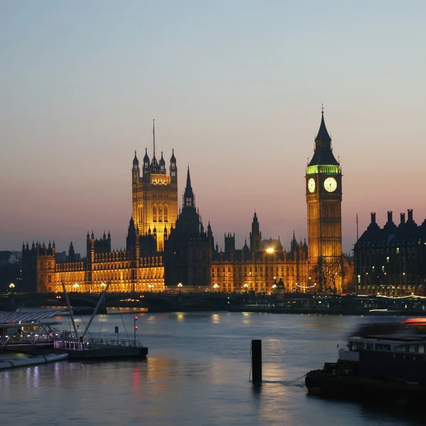 Westminster paleis in de schemering — Stockfoto