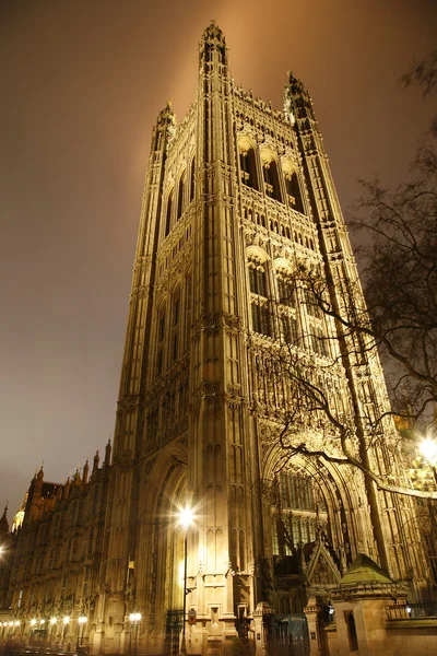 Victoria tower v noci — Stock fotografie