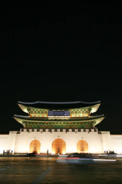 Portão de Kwanghwa à noite — Fotografia de Stock