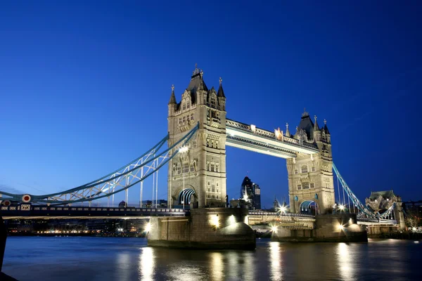 Tower Bridge za soumraku — Stock fotografie