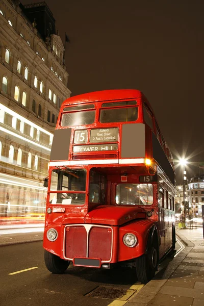 Londýn cesta hlavního autobus — Stock fotografie