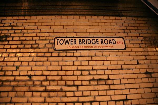 Segno stradale Tower Bridge — Foto Stock