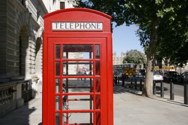 Londra kırmızı telefon kulübesi