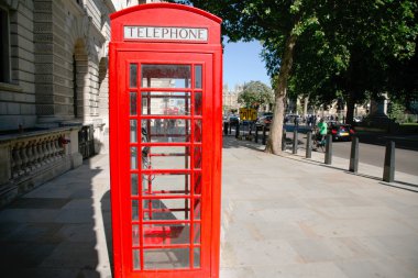 Londra kırmızı telefon kulübesi