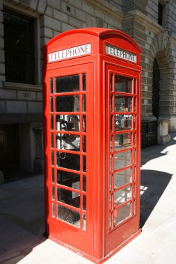 Londra kırmızı telefon kulübesi