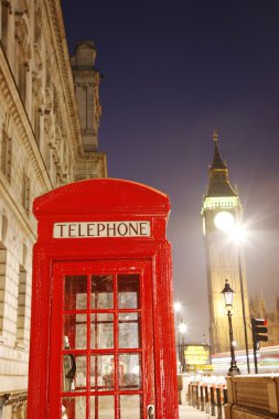 Londra telefon kulübesi ve big ben