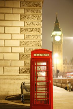 Londra telefon kulübesi ve big ben