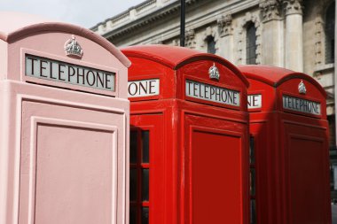 Londra telefon kulübesi