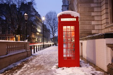 Londra telefon kulübesi