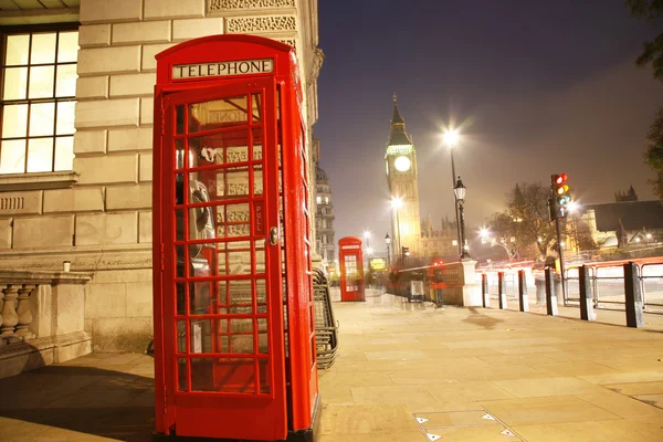 London telefonkiosk och big ben — Stockfoto