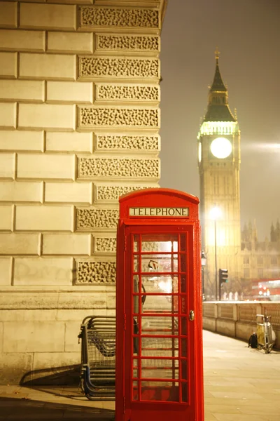 Budka telefoniczna w Londynie i big ben — Zdjęcie stockowe