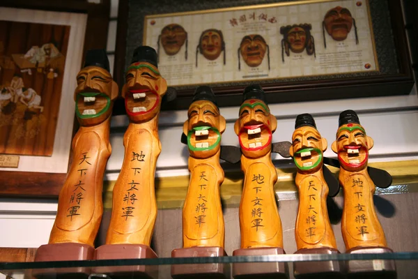 Changsung - traditionelle Kunstwerke in einem insadong suvniershop — Stockfoto