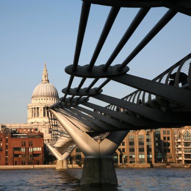 St paul's Katedrali ve millennium Köprüsü