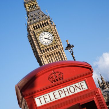 Big ben ve kırmızı telefon kulübesi