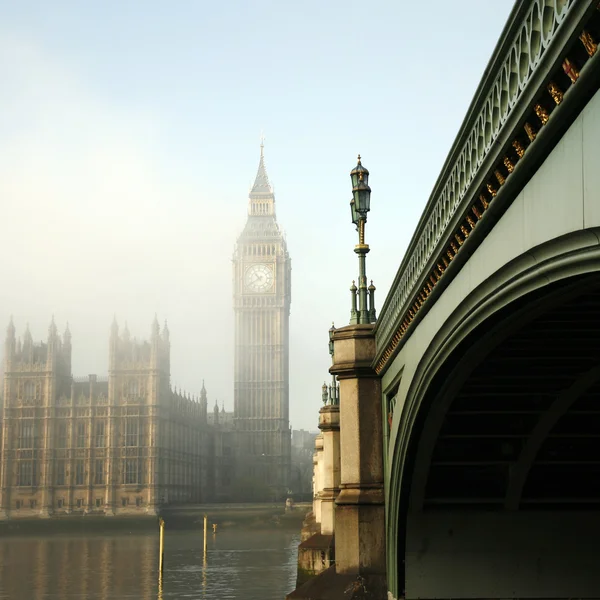 Palace of Westminster in fog — Stock Photo, Image