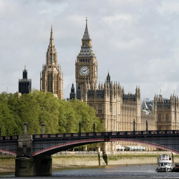 Лондонский горизонт, Вестминстерский дворец, Биг-Бен и Центральная башня — стоковое фото