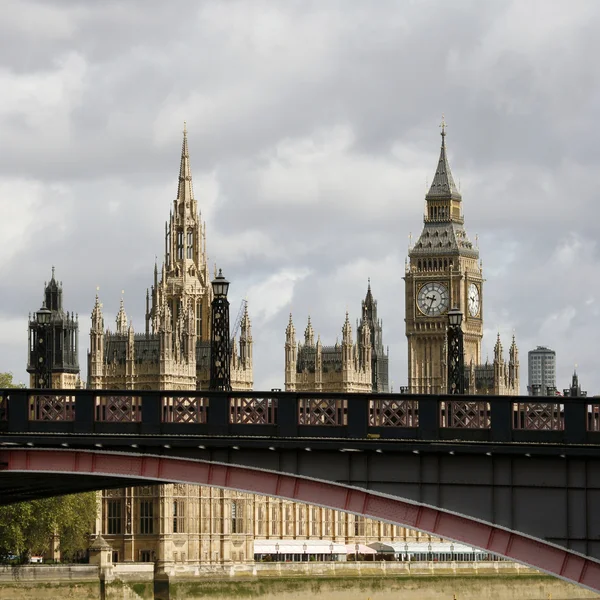 Skyline de Londres, Palacio de Westminster, Big Ben y Torre Central — Foto de Stock
