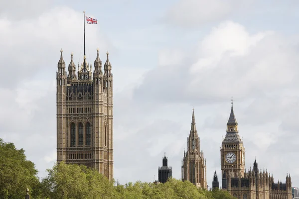 伦敦天际线、 威斯敏斯特宫、 大本钟和维多利亚塔 — 图库照片