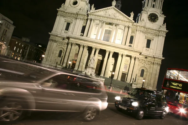Catedral de San Pablo por la noche —  Fotos de Stock